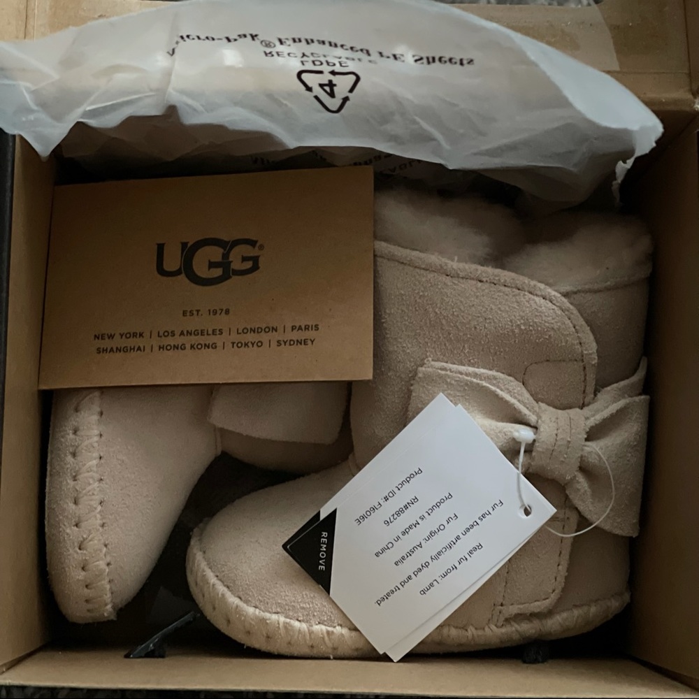 BRAND NEW IN BOX INFANT UGG’S XS (0/1) 0-6 Months